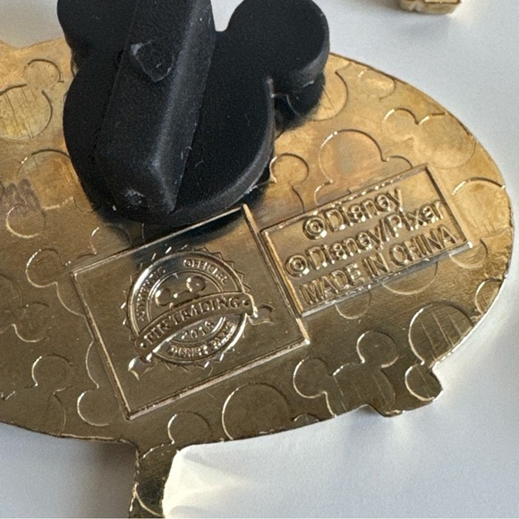 DISNEY THE INCREDIBLES OVAL  SPLENDID PINS SET LANYARD PIN  SET OF 5 2018 - Picture 10 of 10